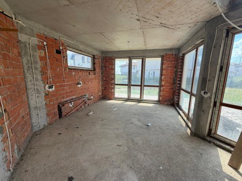 House in the gated complex Floral Meadows - ready to be finished to your taste!