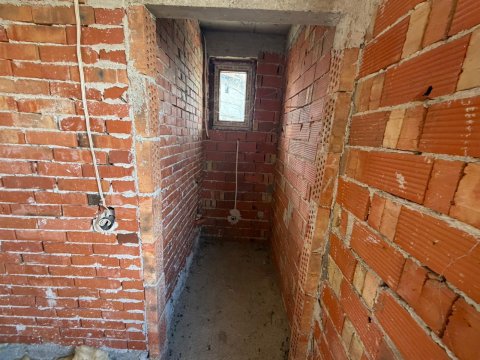 House in the gated complex Floral Meadows - ready to be finished to your taste!