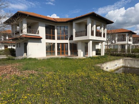 House in the gated complex Floral Meadows - ready to be finished to your taste!