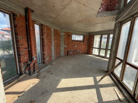 House in the gated complex Floral Meadows - ready to be finished to your taste!