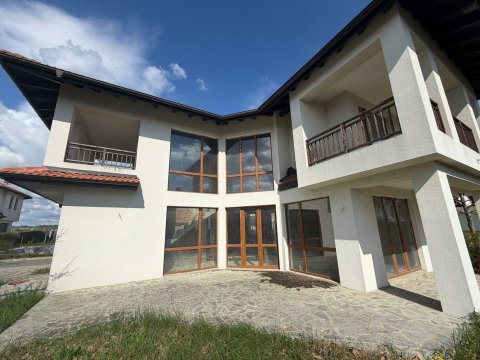 House in the gated complex Floral Meadows - ready to be finished to your taste!