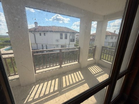 Дом в закрытом жилом комплексе Floral Meadows — готов к отделке по вашему вкусу!