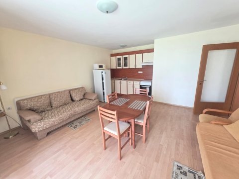 One-bedroom apartment in the first row with sea view!