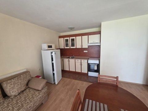 One-bedroom apartment in the first row with sea view!