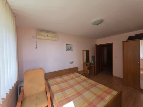 One-bedroom apartment in the first row with sea view!