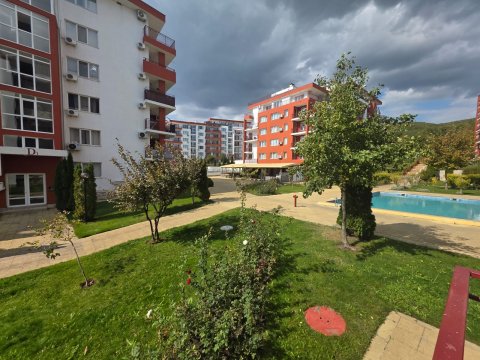 One-bedroom apartment in the first row with sea view!