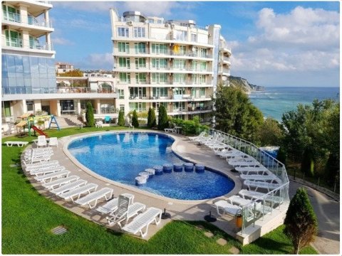 Spacious three-bedroom with two bathrooms, right on the beach, Byala