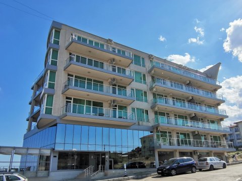 Spacious three-bedroom with two bathrooms, right on the beach, Byala