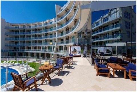 Spacious three-bedroom with two bathrooms, right on the beach, Byala