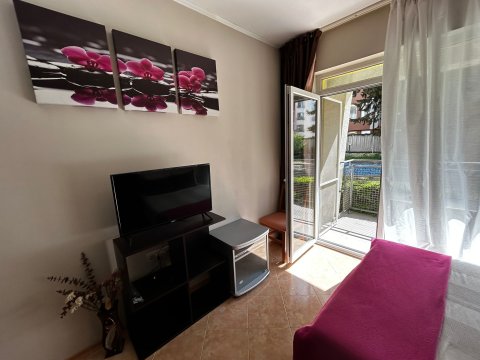 Просторно студио за продажба в комплекс Sunset Beach 1 с минимална такса поддръжка