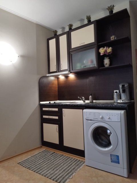 Просторно студио за продажба в комплекс Sunset Beach 1 с минимална такса поддръжка