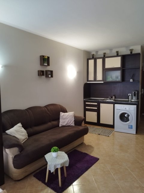 Просторно студио за продажба в комплекс Sunset Beach 1 с минимална такса поддръжка