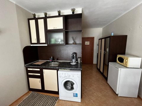 Просторно студио за продажба в комплекс Sunset Beach 1 с минимална такса поддръжка
