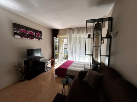 Просторно студио за продажба в комплекс Sunset Beach 1 с минимална такса поддръжка