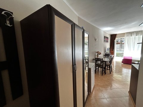 Просторно студио за продажба в комплекс Sunset Beach 1 с минимална такса поддръжка