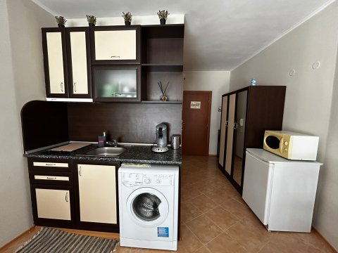 Просторно студио за продажба в комплекс Sunset Beach 1 с минимална такса поддръжка