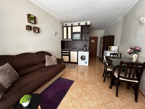 Просторно студио за продажба в комплекс Sunset Beach 1 с минимална такса поддръжка