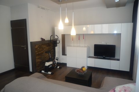 Апартамент тристаен 77 m², София, София, България