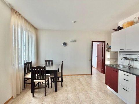 Тристаен апартамент в Слънчев Бряг! Изгодна цена!