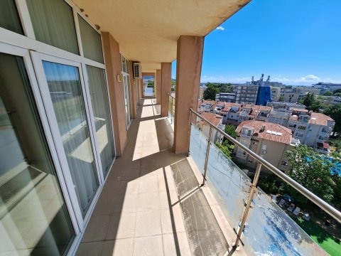 For sale 3-room apartment with sea view in Sunny Beach