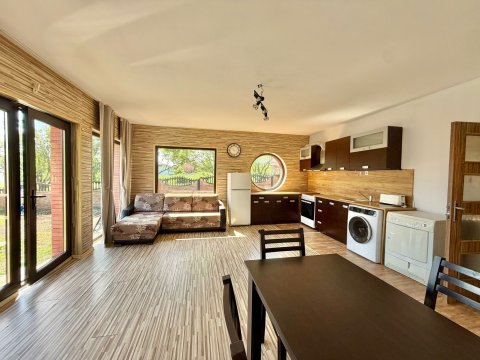 Detached house with no maintenance fees!
