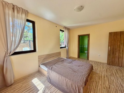 Detached house with no maintenance fees!