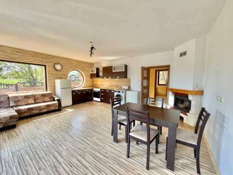 Detached house with no maintenance fees!