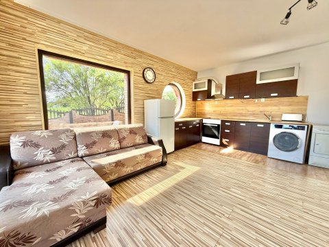 Detached house with no maintenance fees!