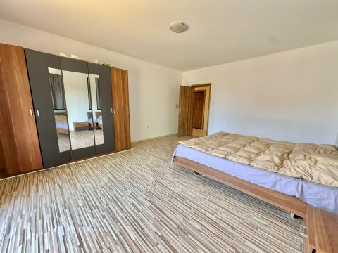 Detached house with no maintenance fees!
