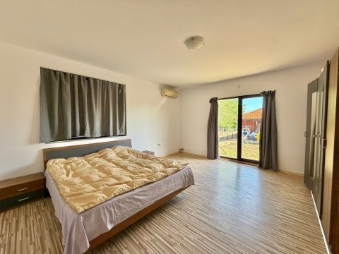 Detached house with no maintenance fees!