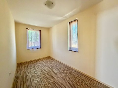 Detached house with no maintenance fees!