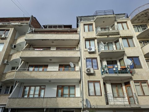 For sale 4 bedroom apartment with sea view and no maintenance fee in Sveti Vlas