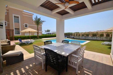 Luxury villa by the Red Sea with private pool and rooftop