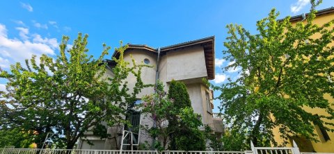 Beautiful three-story house for sale a minute from the center of Kableshkov