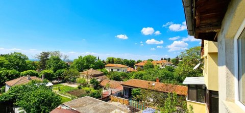 Beautiful three-story house for sale a minute from the center of Kableshkov