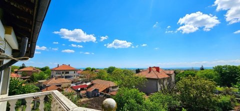 Beautiful three-story house for sale a minute from the center of Kableshkov