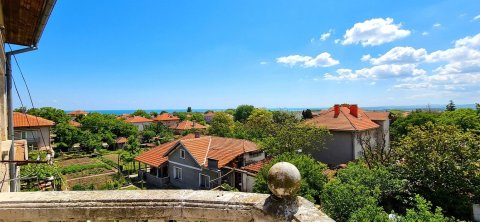 Beautiful three-story house for sale a minute from the center of Kableshkov