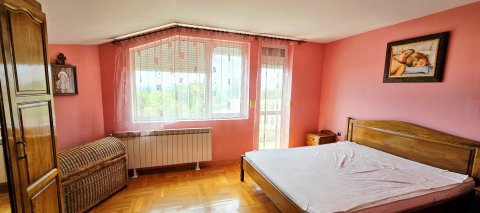 Beautiful three-story house for sale a minute from the center of Kableshkov