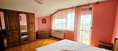 Beautiful three-story house for sale a minute from the center of Kableshkov