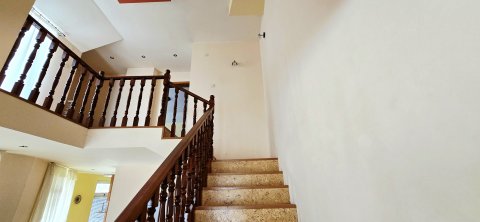Beautiful three-story house for sale a minute from the center of Kableshkov