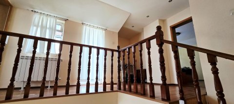 Beautiful three-story house for sale a minute from the center of Kableshkov