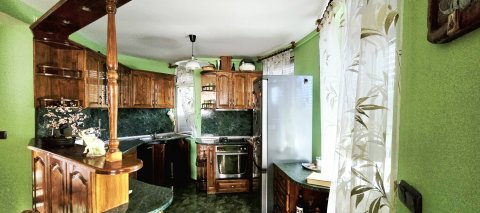 Beautiful three-story house for sale a minute from the center of Kableshkov