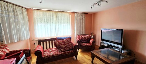 Beautiful three-story house for sale a minute from the center of Kableshkov