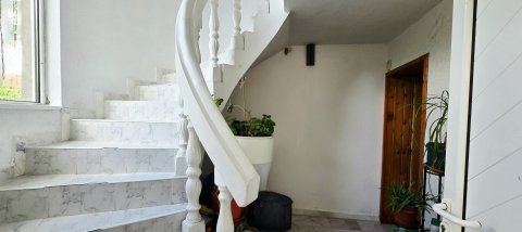 Beautiful three-story house for sale a minute from the center of Kableshkov
