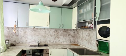 Beautiful three-story house for sale a minute from the center of Kableshkov