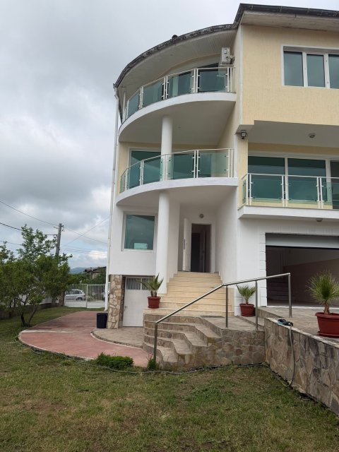 Spacious three-storey house with sea view and large garden in Košaritsa - Čolakova Češma