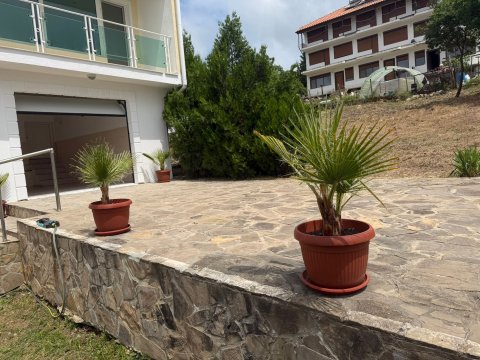 Spacious three-storey house with sea view and large garden in Košaritsa - Čolakova Češma