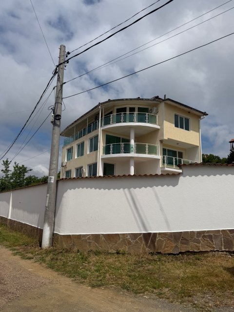 Spacious three-storey house with sea view and large garden in Košaritsa - Čolakova Češma