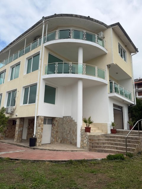 Spacious three-storey house with sea view and large garden in Košaritsa - Čolakova Češma