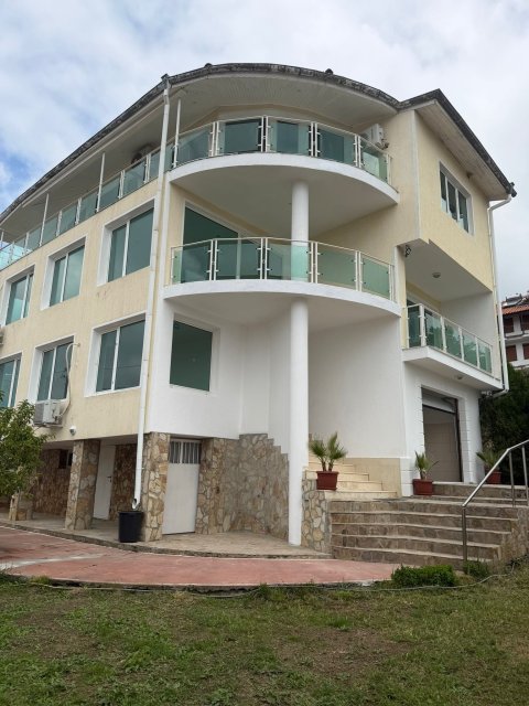 Spacious three-storey house with sea view and large garden in Košaritsa - Čolakova Češma